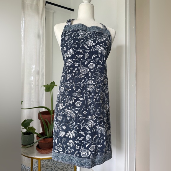Williams Sonoma Women’s Apron Blue Denim Floral Print 100% Cotton - Picture 4 of 11